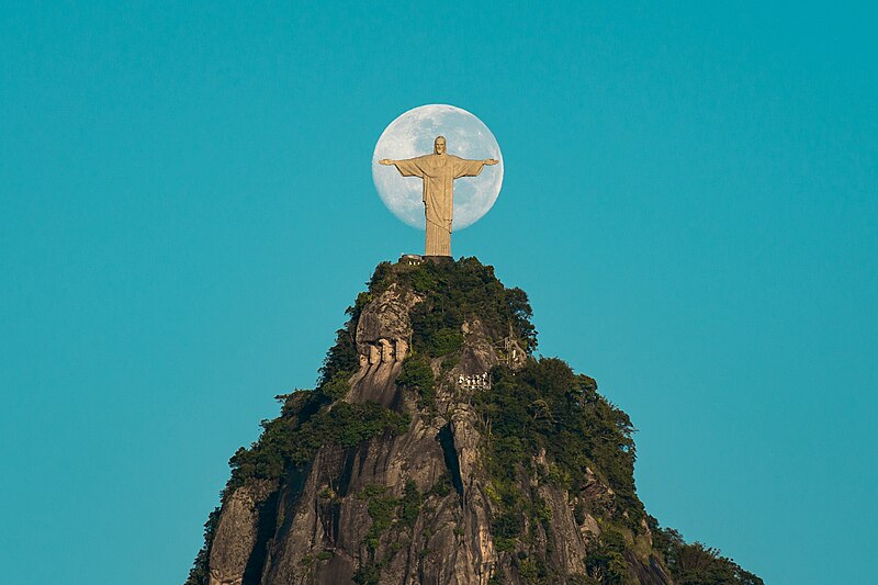 Unique Moment with the Moon and Christ the Redeemer